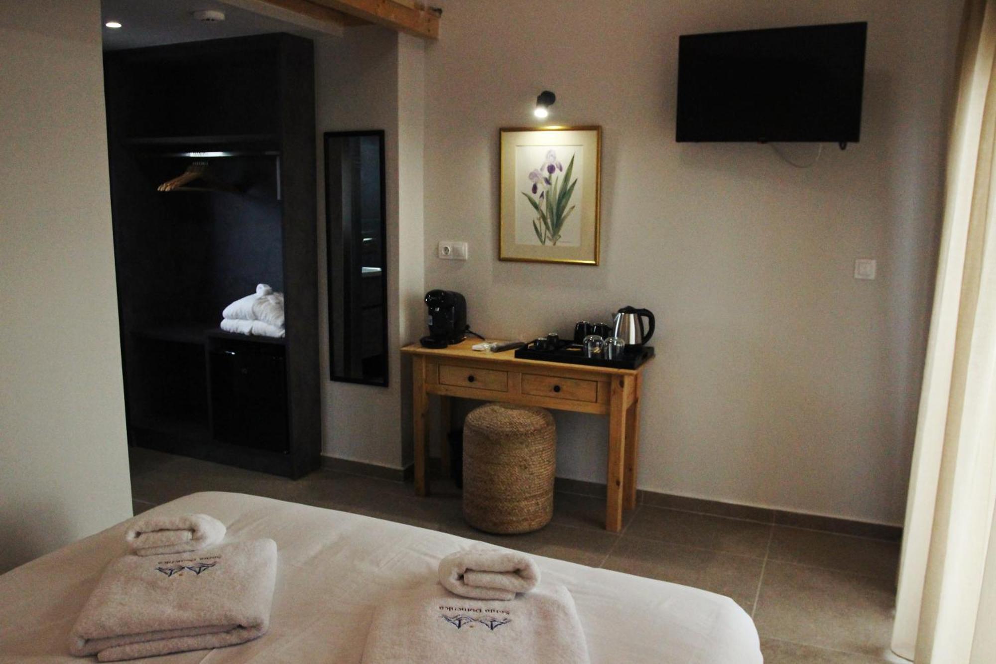 Santa Domenica Nafpaktos - Rooms And Apartments By The Sea 外观 照片