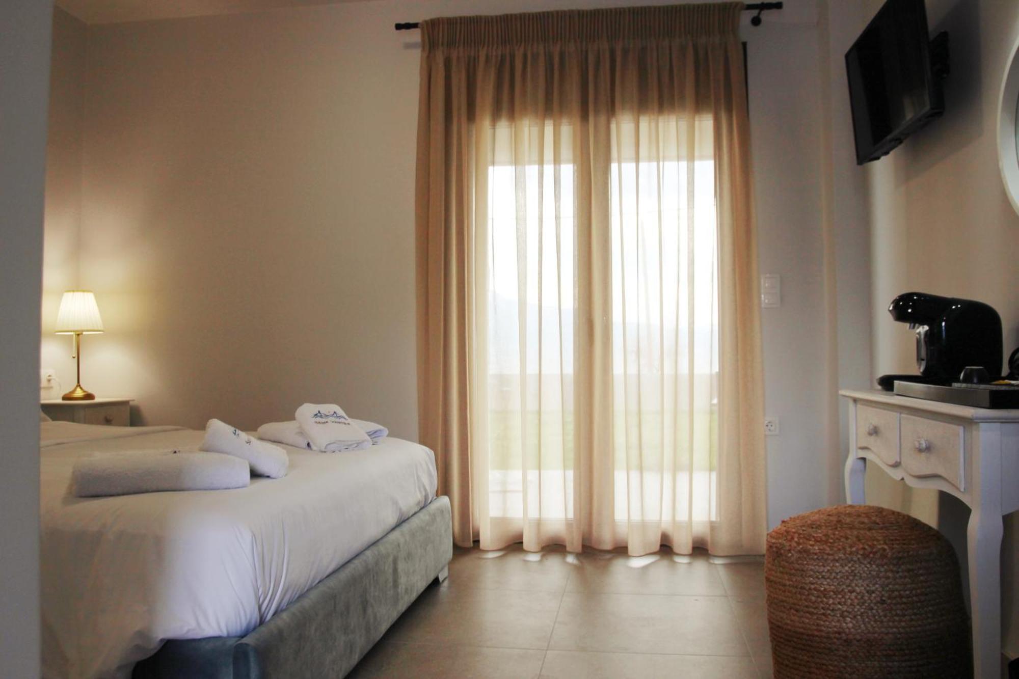 Santa Domenica Nafpaktos - Rooms And Apartments By The Sea 外观 照片